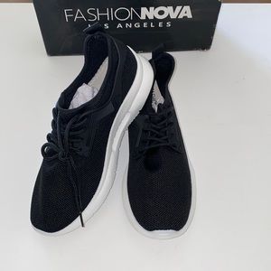 NIB Black Sneaker by Fashion Nova Just like Lightening Runner Size:9